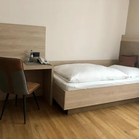Kögel Hotel *